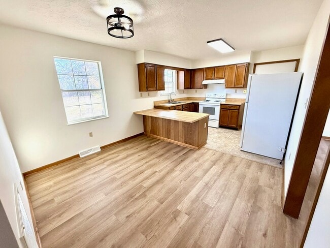 Building Photo - 500 Wesley Rd