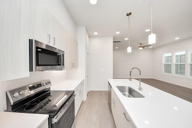 Building Photo - 22019 Ferguson Mdw Ln