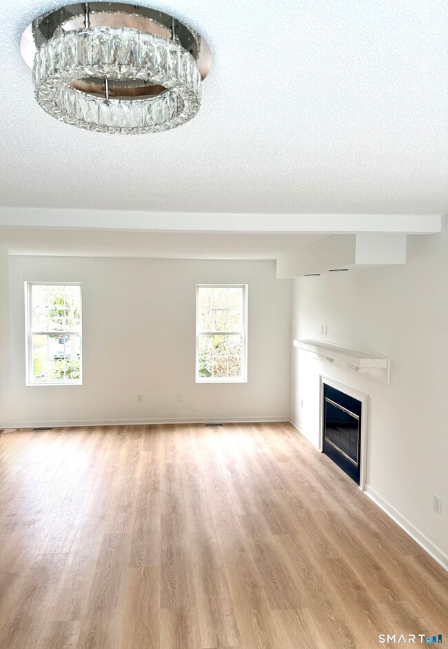 Building Photo - 19 Lakeview Dr