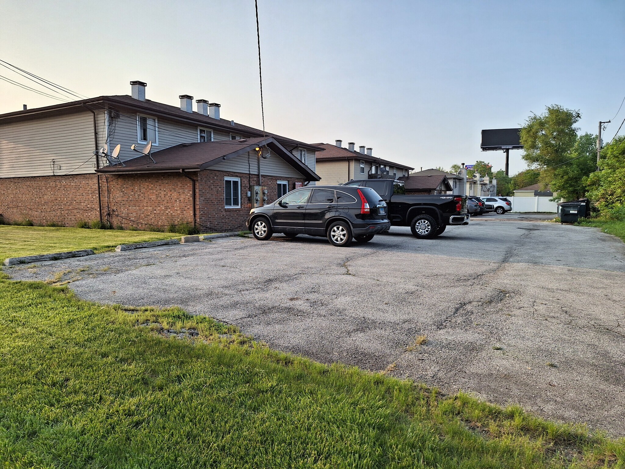 Parking lot - 1527 Berg Dr