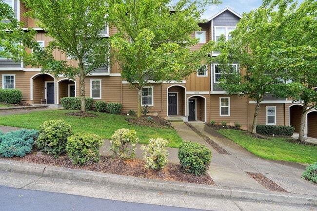 Primary Photo - 3 bed, 3.5 bath townhouse in McKenzie Ridg...