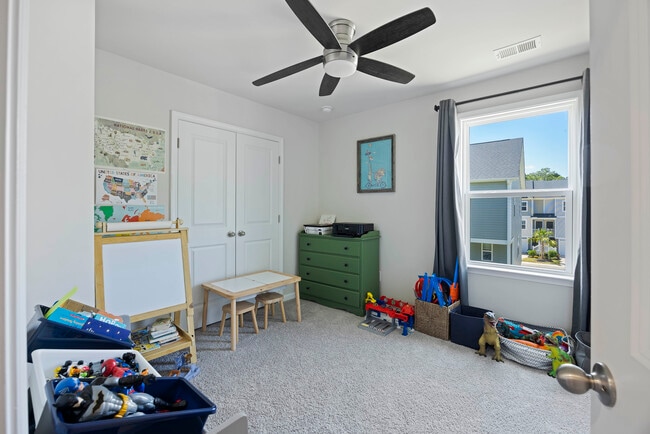 Building Photo - 210 Winding River Dr