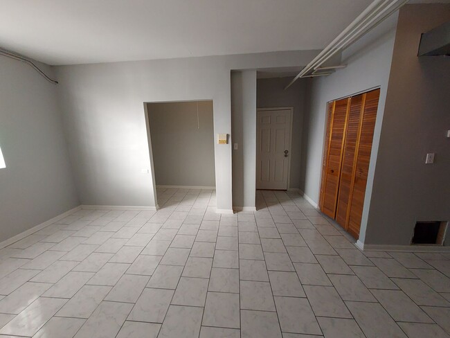 Building Photo - 1252 S Karlov Ave