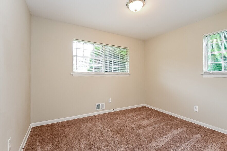 Building Photo - 4230 Senoa Dr