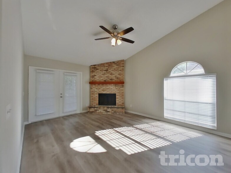 Building Photo - 1021 Whittier Cir