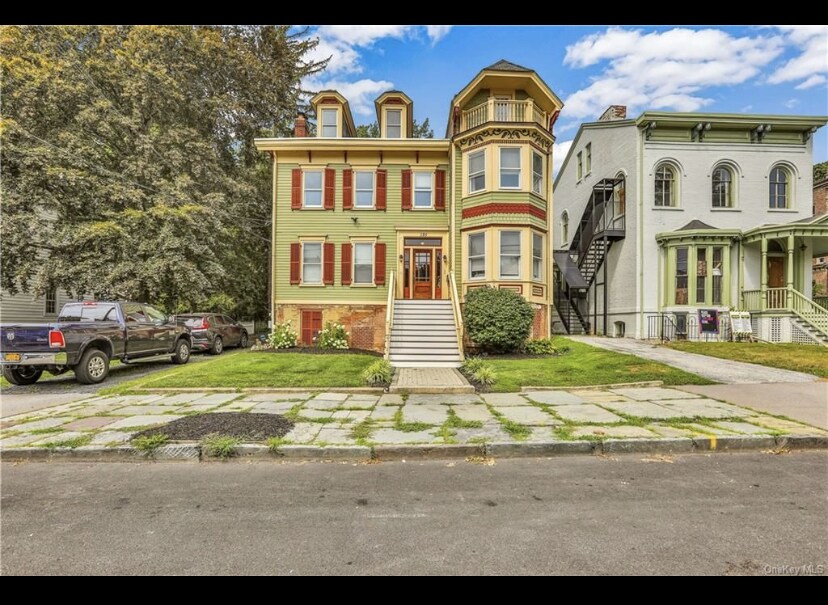 Building Photo - 185 Grand St