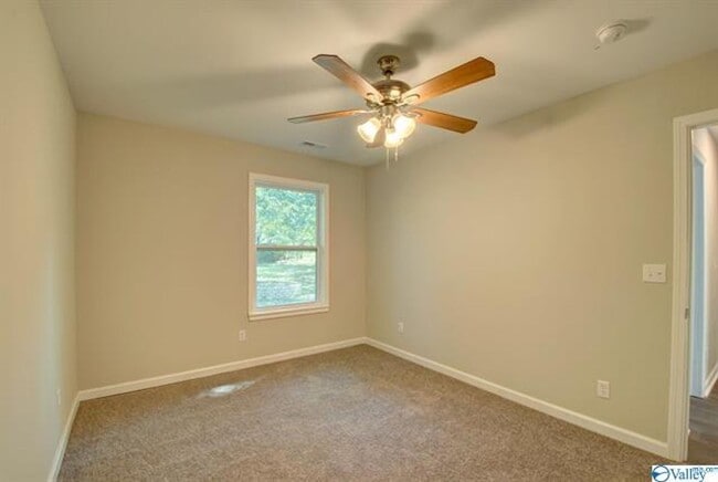 Building Photo - THREE BEDROOM / 1 1/2 BATH HOME