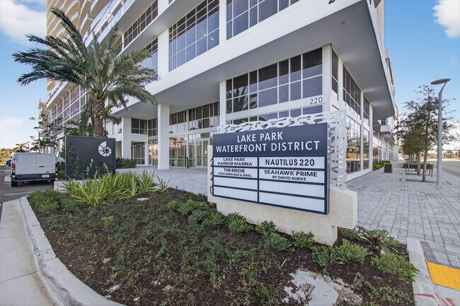 Building Photo - 220 Lake Shore Dr