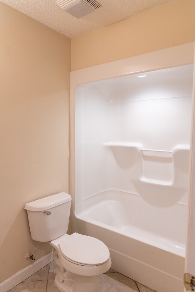 Building Photo - 252 Windridge Dr