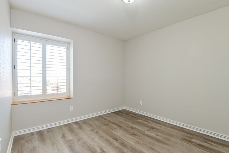 Building Photo - 2571 W Blaine Ct
