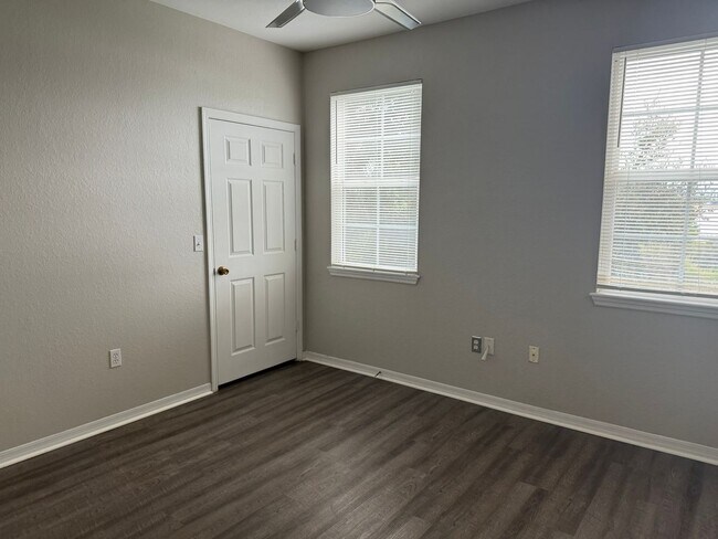 Building Photo - $1975 | 3-Bedroom 2-Bath Condo | Fully Ren...