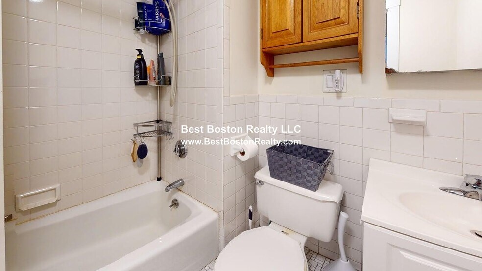 Building Photo - 389 Highland Ave