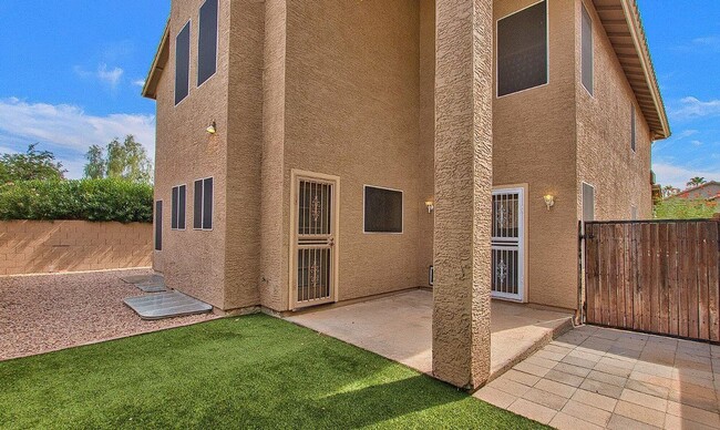 Building Photo - 3110 W Baylor Ln