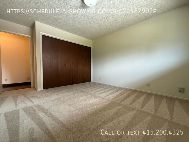 Building Photo - 740 Woodcrest Ln
