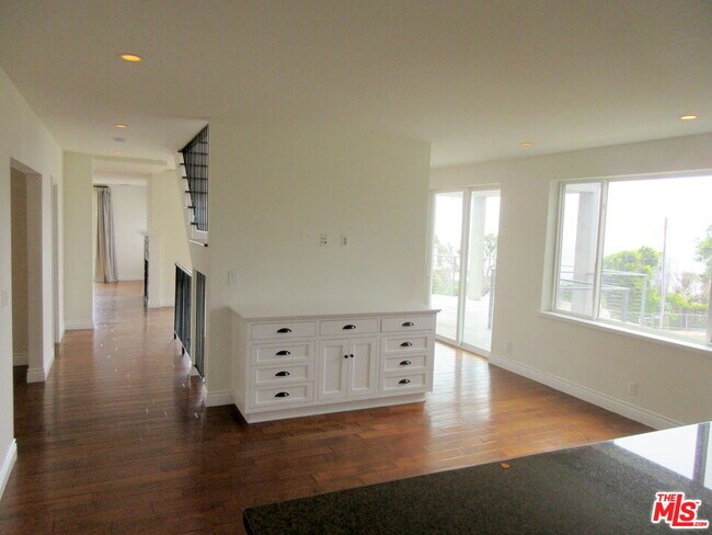 Building Photo - 7012 Birdview Ave