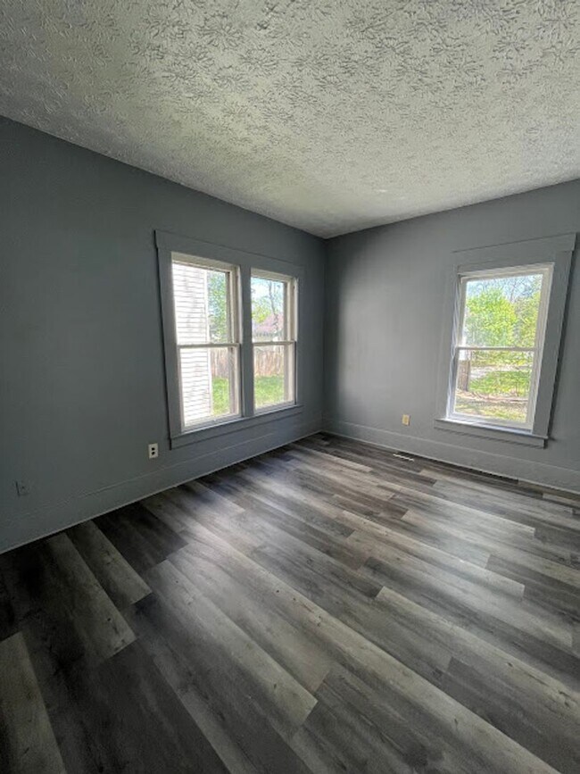 Building Photo - 3 Bedroom 1 Bathroom Home Rent Ready