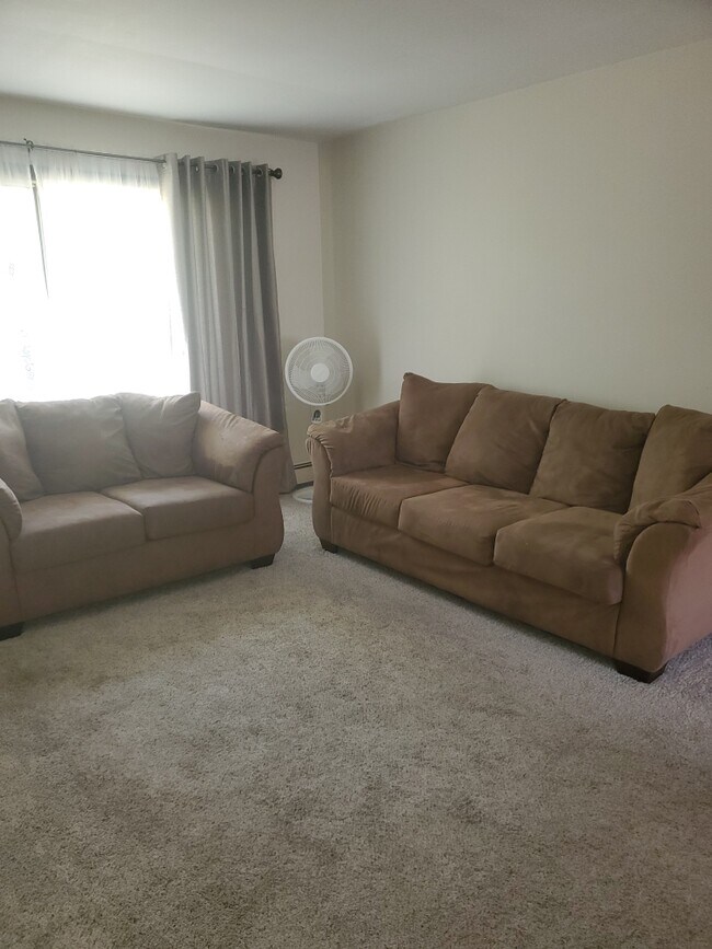 Building Photo - 15290 El Cameno Ter