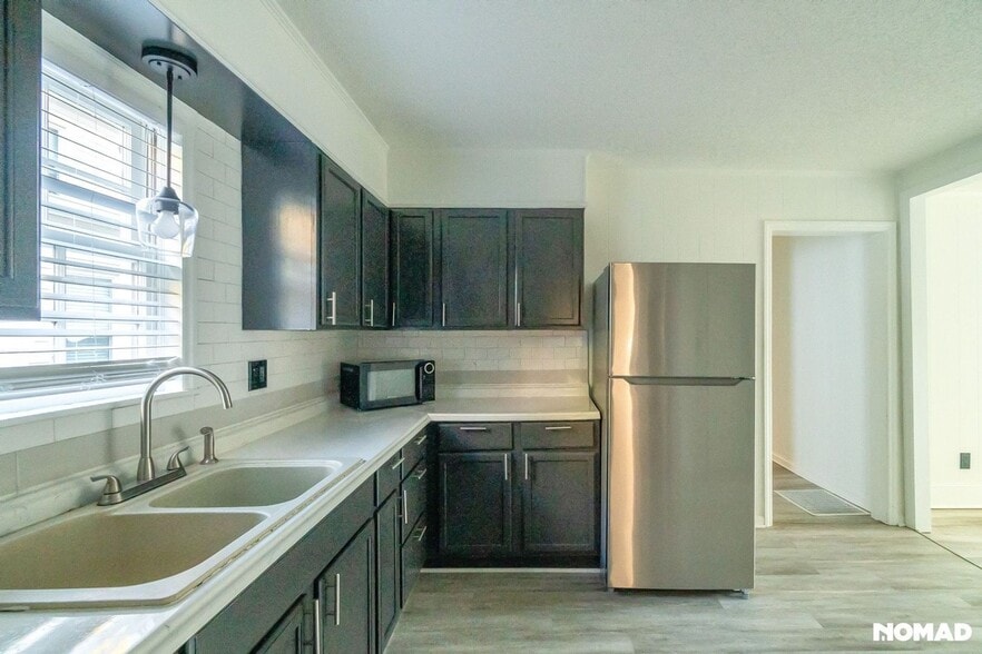 Building Photo - 323 S Columbia St