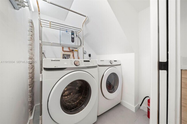 Building Photo - 151 NE 43rd St