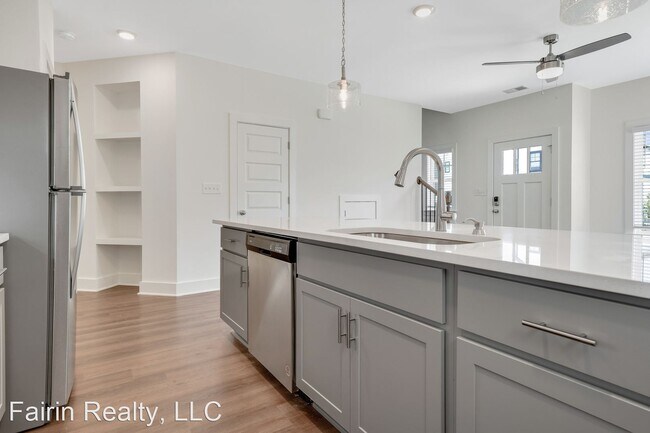 Building Photo - 2 br, 2.5 bath House - 4263 Brevard Blvd