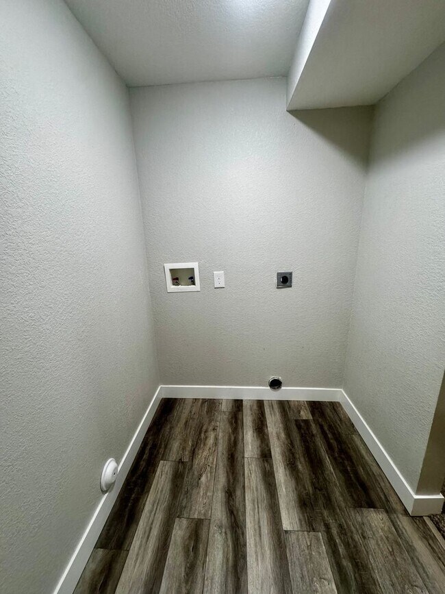 Building Photo - 3 Bedroom Home with Basement in Stetson Hills
