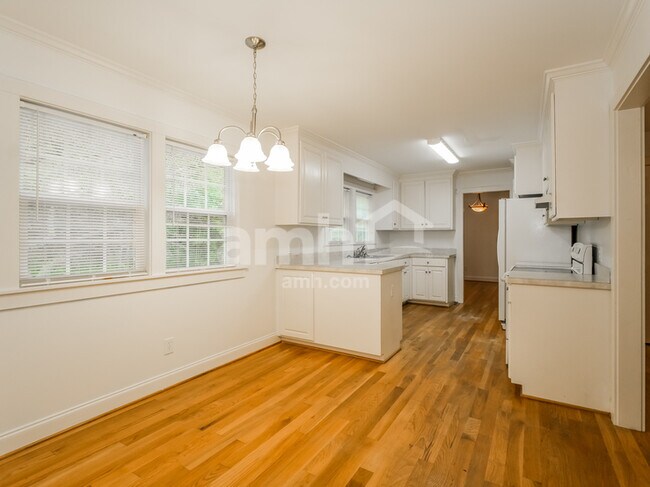 Building Photo - 332 Mendenhall Dr