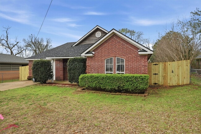 Building Photo - 2418 Loy Lake Rd