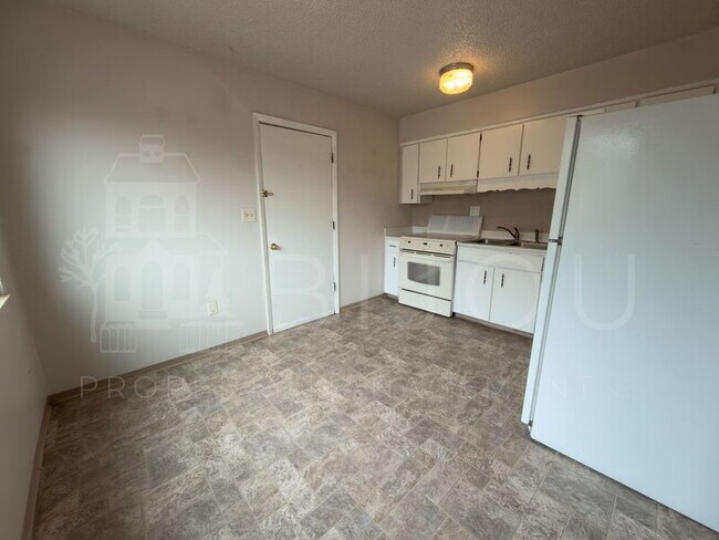 Building Photo - 3306 W Platte Ave