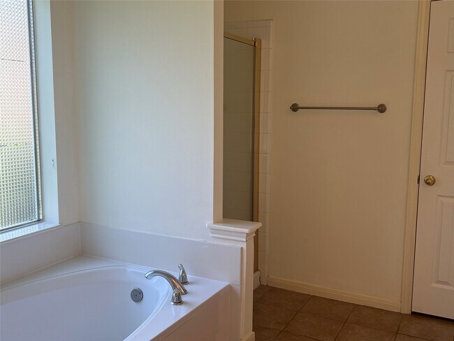 Building Photo - 3815 Shadow Knoll Ct