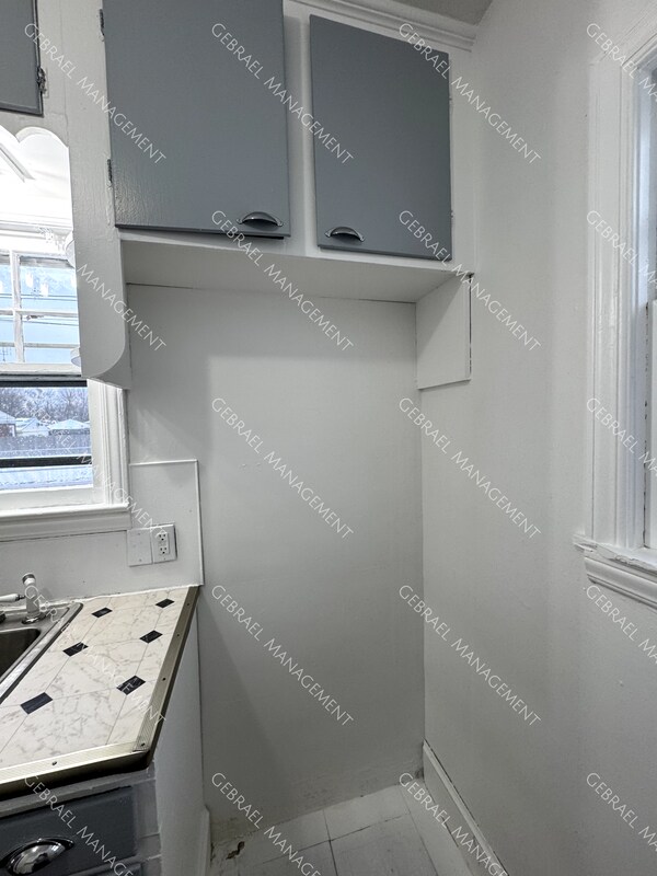 Building Photo - 3210 Herrick St