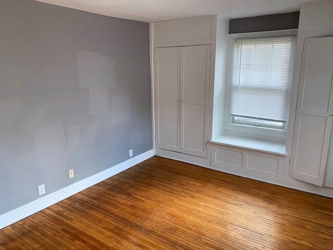 Building Photo - 1497-1499 Perry Street