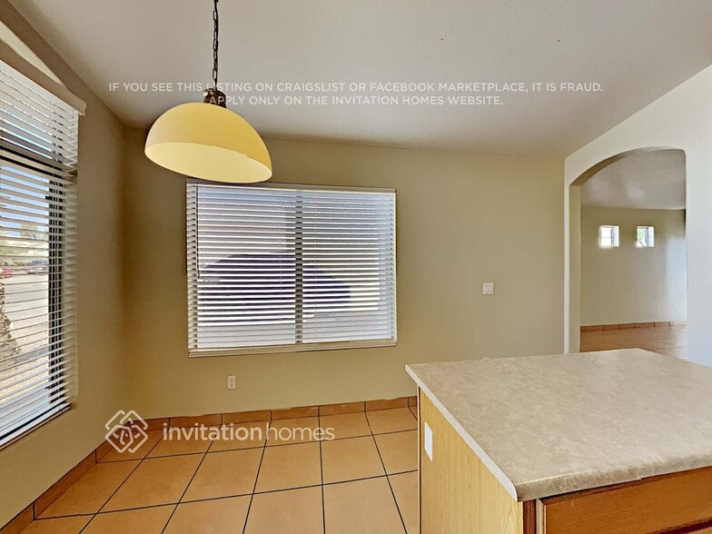 Building Photo - 1035 W 22nd Ave