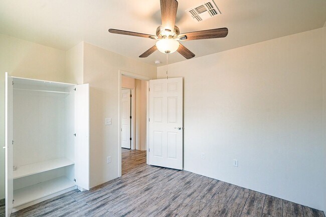 Building Photo - 615 S Santa Rita Ave