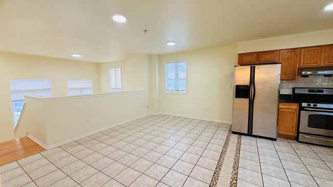 Building Photo - 356 W 31st St