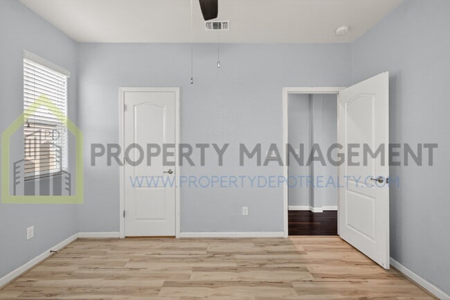 Building Photo - Spacious Elegance Awaits: 4-Bedroom Home with Hardwood Floors in Elk Grove!