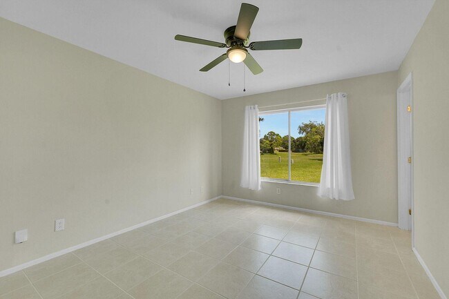 Building Photo - 2073 SE Talwood Ln