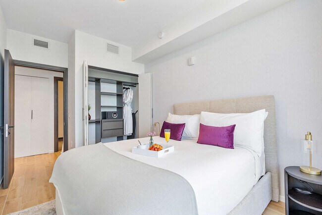 Building Photo - 398 NE 5th St