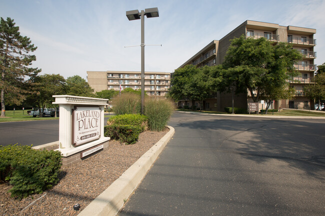 Building Photo - Lakeland Place