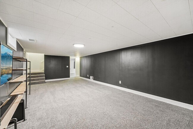 Building Photo - 4101 Kentucky Ave N
