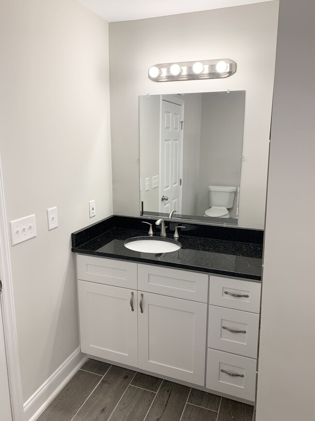 Building Photo - 119 Dime St