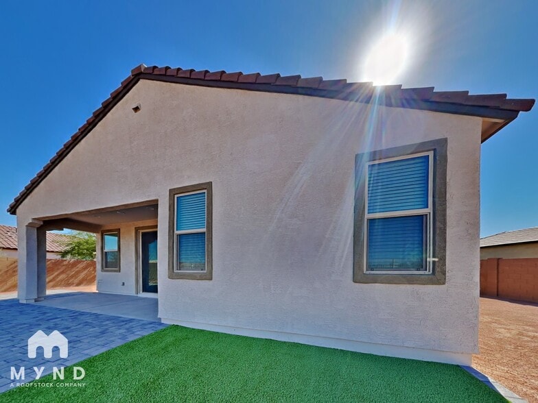 Building Photo - 438 E Diamond Dr