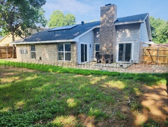 Building Photo - Charming Home in Established Community in ...