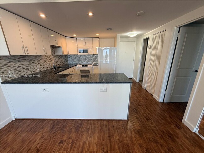Building Photo - 13155 Ixora Ct