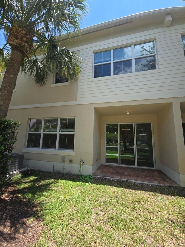 Building Photo - 91 Palm Ln