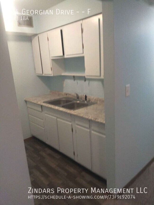 Building Photo - 904 Georgian Dr