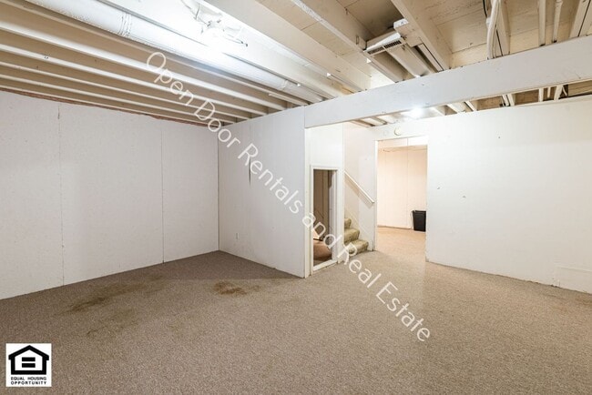 Building Photo - 15030 Tally Ho Dr