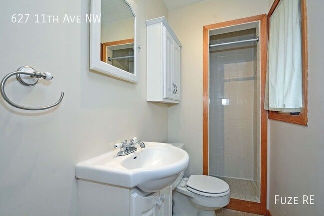 Building Photo - 627 11th Ave NW