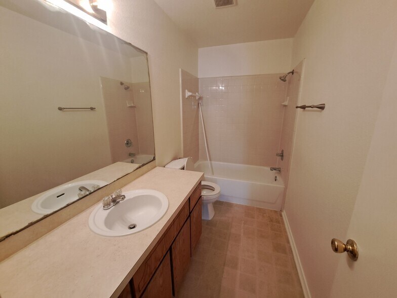Building Photo - 4102 Pilgram Dr