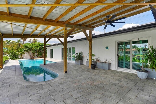 Building Photo - 3944 Doral Dr