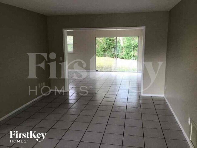 Building Photo - 613 Brittany Ct